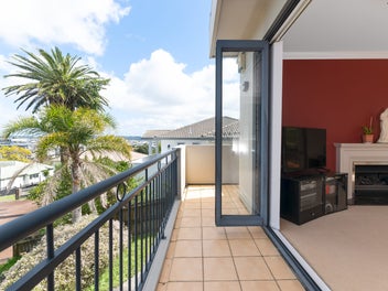 Space, Comfort & Style in Unsworth Heights