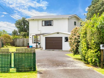 BARGAIN BACH BY RUAKAKA BEACH!