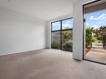 Vendors Instructions Are Clear - This Must Sell!