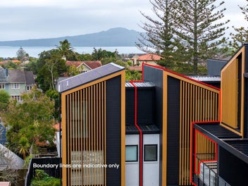 Stylish Townhouse with Sea Views