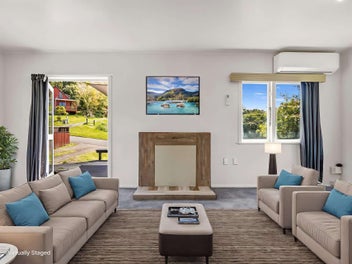 Sunny 2-Bed with Full Section Advantage!