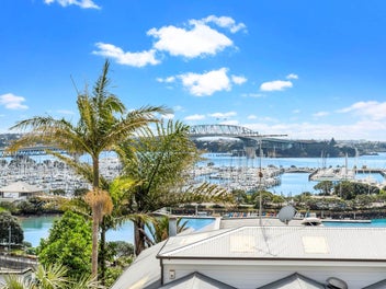 Contemporary Build With Harbour Views