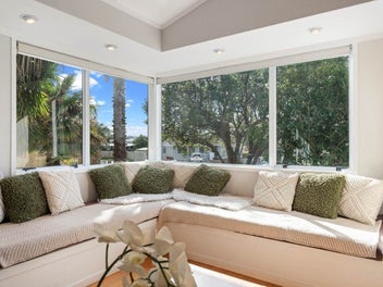 Relaxed Living, Prime Red Beach Location