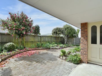 Sunny Secure Superbly Located.