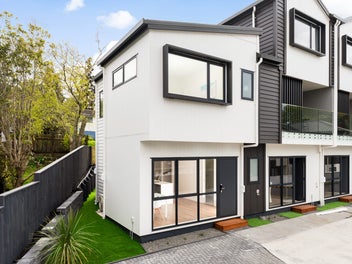 Sunlit Corner Site - Prime Street