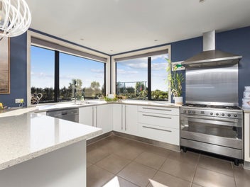 Premium Lifestyle With Sensational Views - 16ha