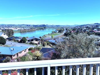 Easy Living with Exceptional Views