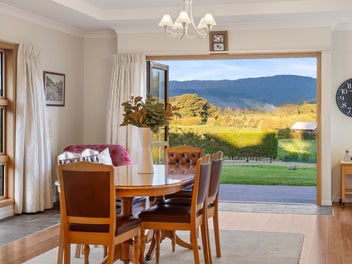 Versatile Lifestyle Haven | Modern Rural Retreat