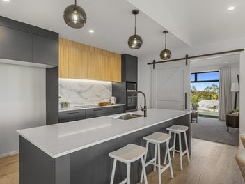 Stylish 3-Bed by the River