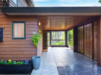 Large Executive Family Home - Prime Location
