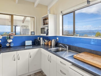 Mountain + Lake Views in Full Sun