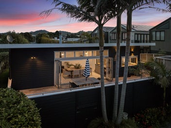 Prime Location with Options - 956m2