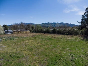 Build Your Dream Home - Large Lifestyle Section