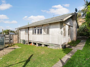 Original 1950s Bungalow - Options Galore!