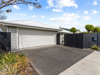 Charming Modern Retreat at 1A Tararua Street