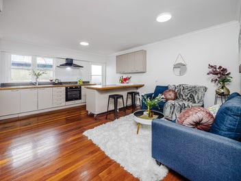 Prime Onehunga Location - 2 Bedroom with a Carpark