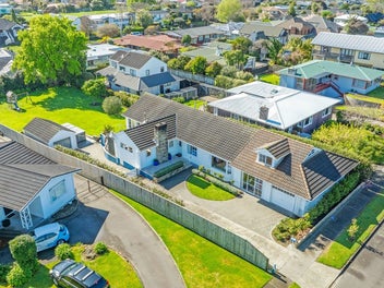 Rare Hokowhitu opportunity. Huge section.