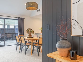 Stylish, near-new Hokowhitu haven