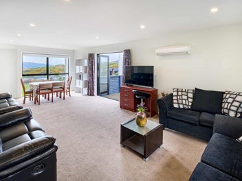 Contemporary Low Maintenance Living