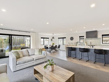 MODERN IN LEPPERTON