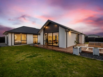 Architecturally Stunning, Vendors are Running!