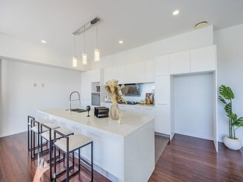 Stunning 10-Bedroom Home in Stanmore Bay