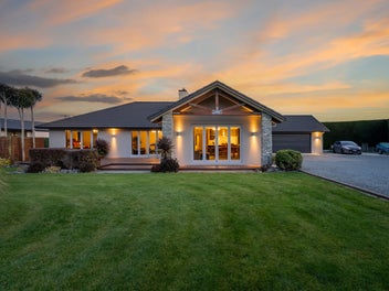 Rare Find in Wallacetown!