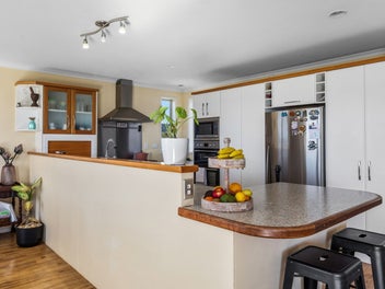 Act fast - river views and vendor motivation align