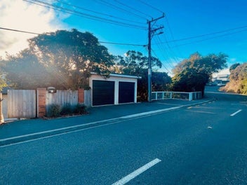 SUN, VIEWS & VERSATILE LIVING IN NEWLANDS