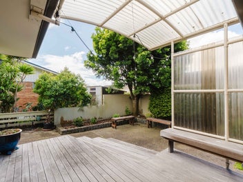 Move-In Ready - HBHS School Zone, Owner Says Sell!