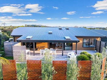 Stylish and Sophisticated at Sandpiper Lane