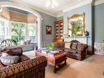 Single-Level Family Residence by the CBD