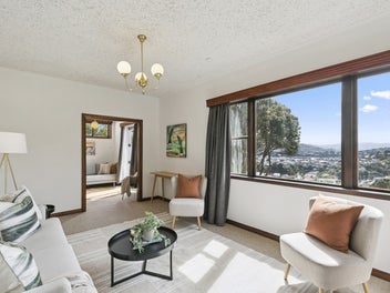 FIRST-HOME GEM CLOSE TO SHOPS & SCHOOLS