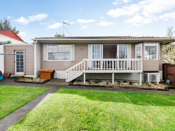 Stylish Dinsdale Delight Awaits