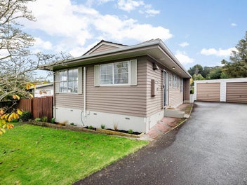 Stylish Dinsdale Delight Awaits