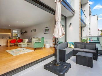 STYLISH, SUNNY, SPACIOUS LIVING
