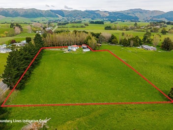 COUNTRY LIVING + FLEXIBLE DETACHED SPACES!