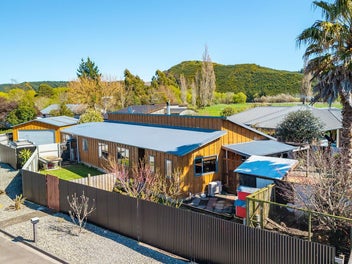 Great garage & parking, plus 4 bed family home!