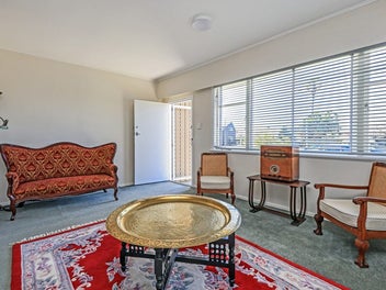 Large Tidy Unit- Priced to Sell!