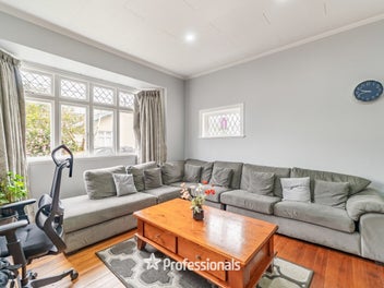 PEFRECTLY POSITIONED ON PRETORIA