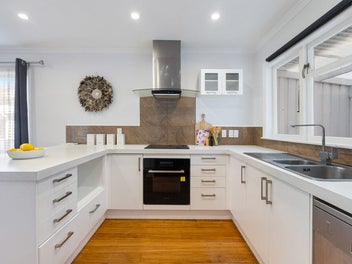 Versatile, Multi-Generational Family Living!
