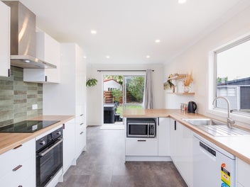 Modern & Easy Cul-De-Sac Living