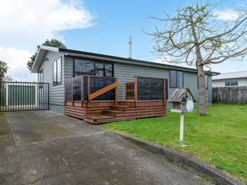 Space, Sun & Style - Ready for You to Move In!