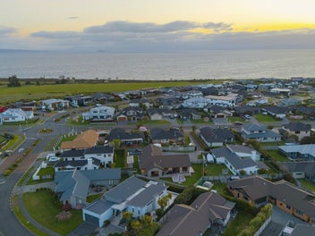 Private, Sunny Home Moments From The Lake