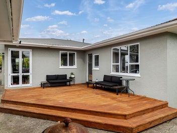 TERRIFIC TERRACE END LIVING