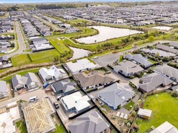 Luxury 277m² Home – On the Edge of Marshlands