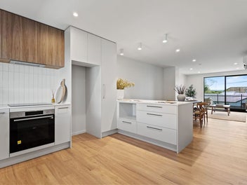 Executive Living on the City Fringe