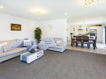 Bright, Modern & Low-Maintenance Living