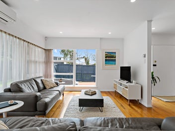 Effortless Living - Bathed in Sun