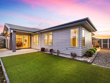 Family Living: Comfort, Lifestyle & Location!